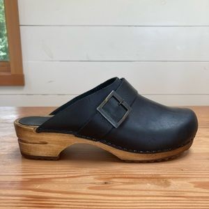 EUC Sanita Big Buckle Clog